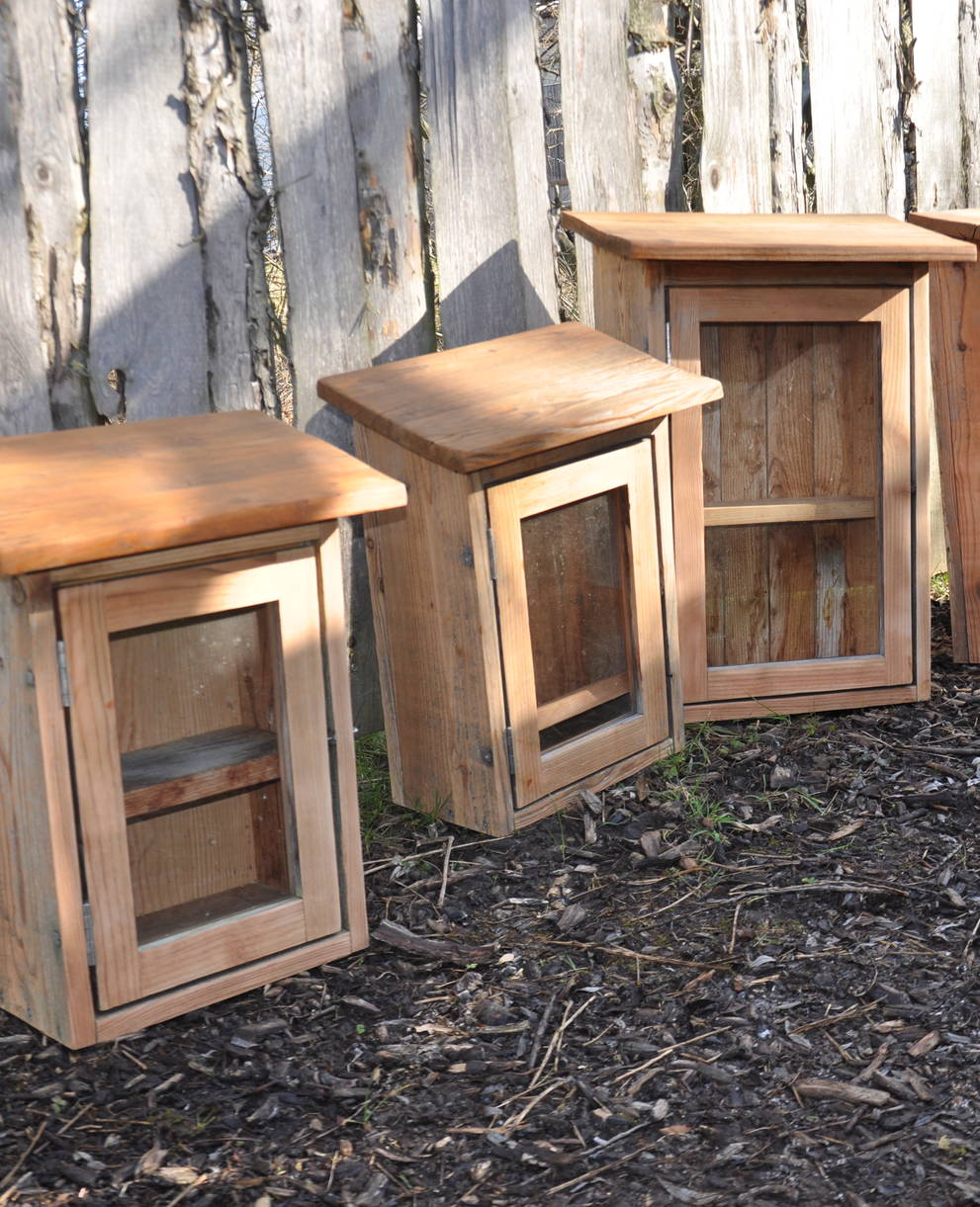 Schaukästen aus Holz